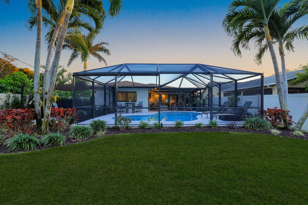 585 100th Ave N, Naples, FL 34108