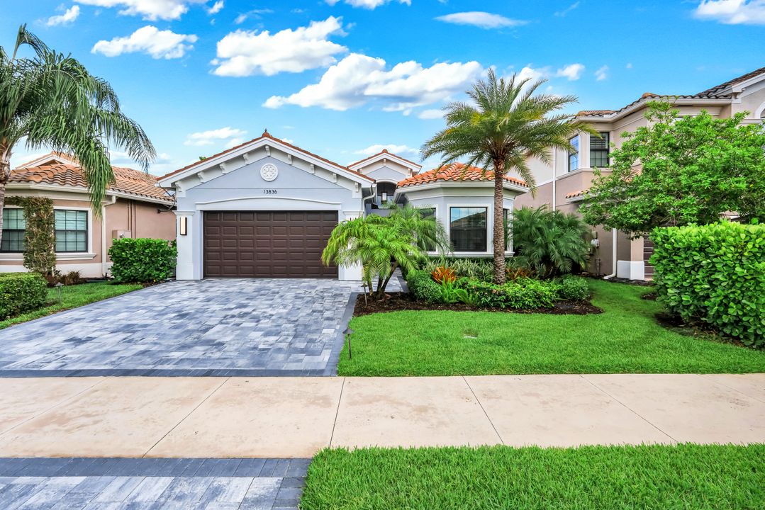 13836 Luna Dr, Naples, FL 34109
