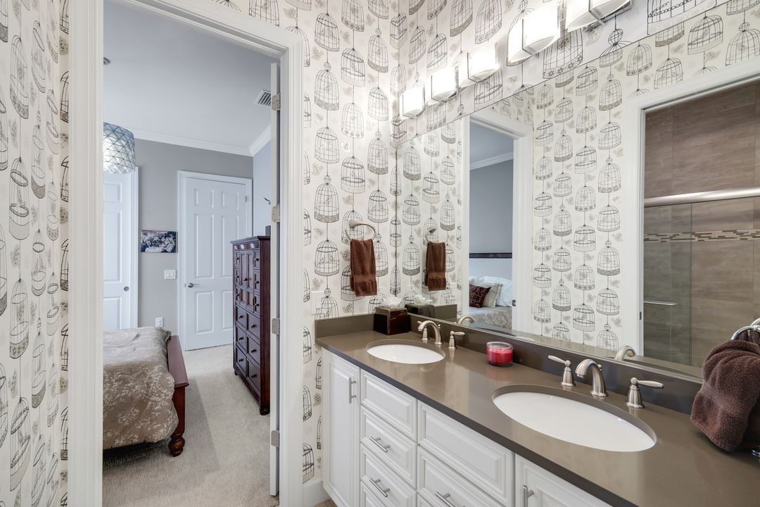 9075 Breakwater Dr, Naples, FL 34120