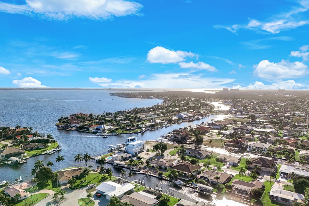 5384 Colonade Ct, Cape Coral, FL 33904