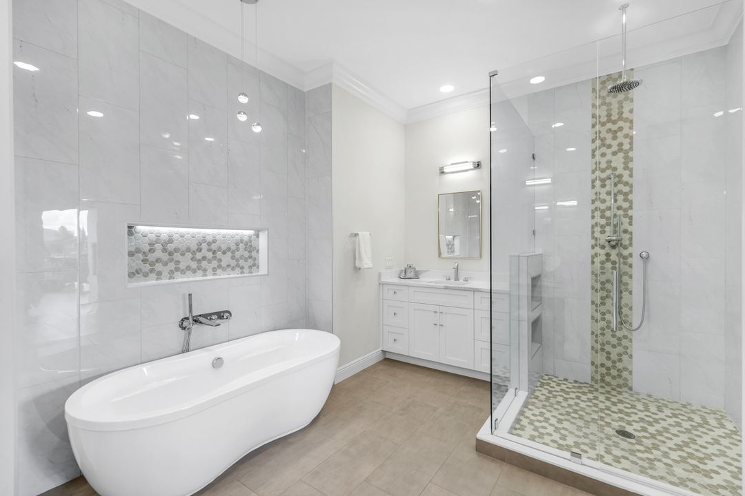 9242 Tesoro Ln #203, Naples, FL 34114