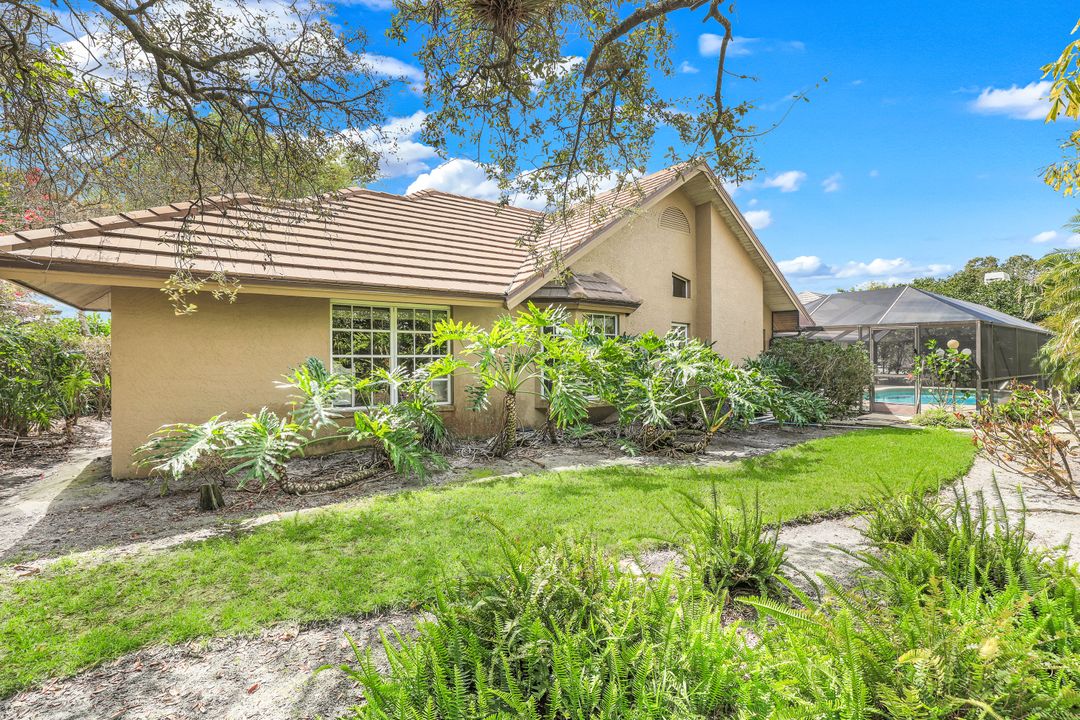 811 Pitch Apple Ln, Naples, FL 34108