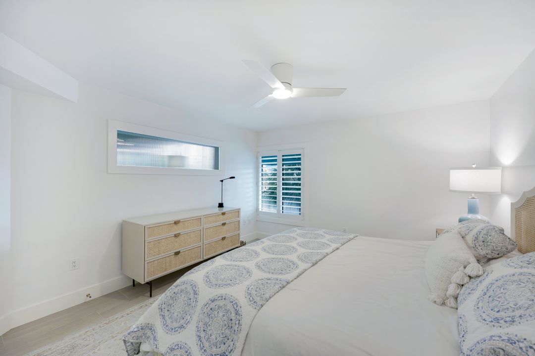 305 Park Shore Dr, Naples, FL 34103