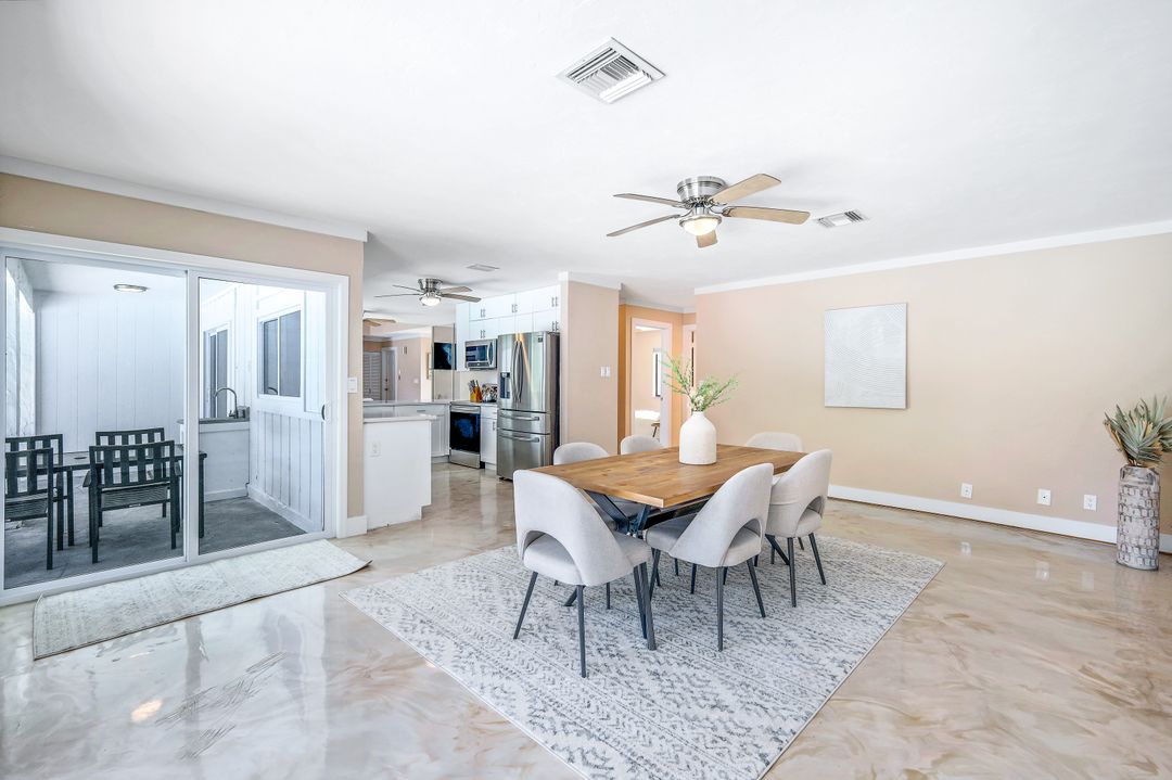 2266 Kings Lake Blvd, Naples, FL 34112