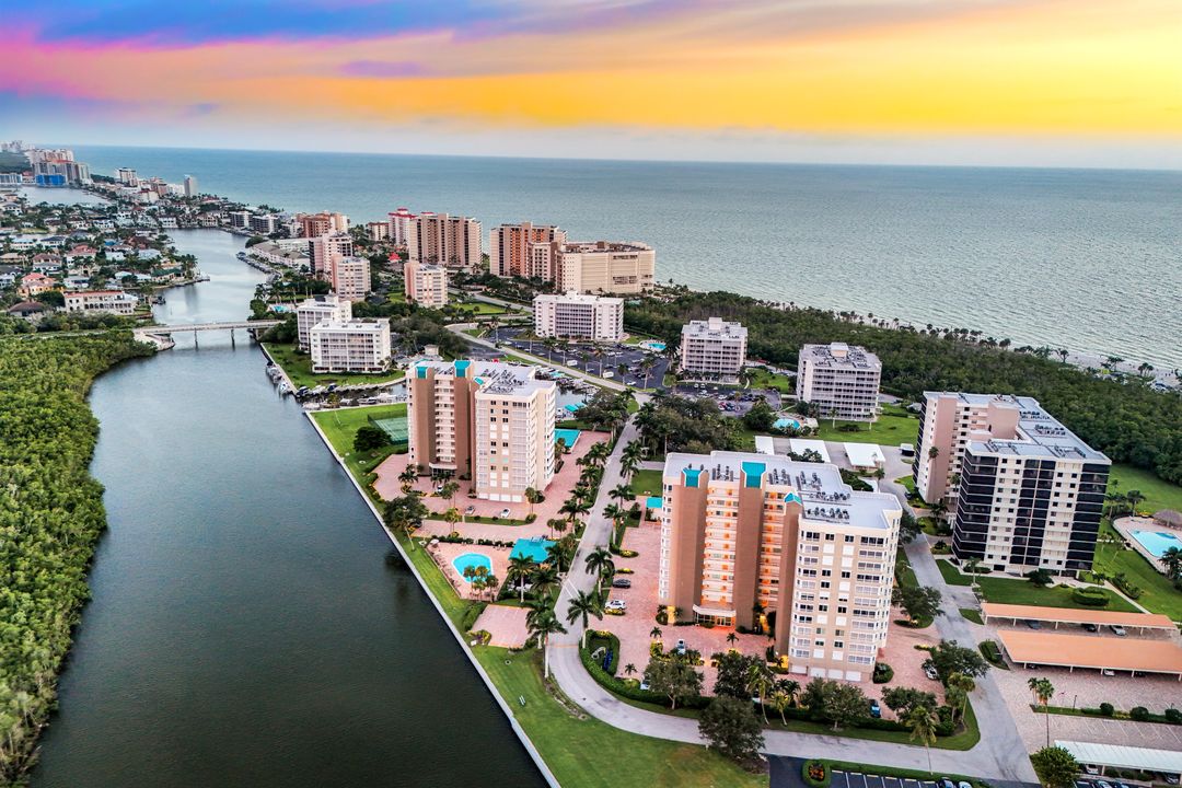 21 Bluebill Ave #1001, Naples, FL 34108