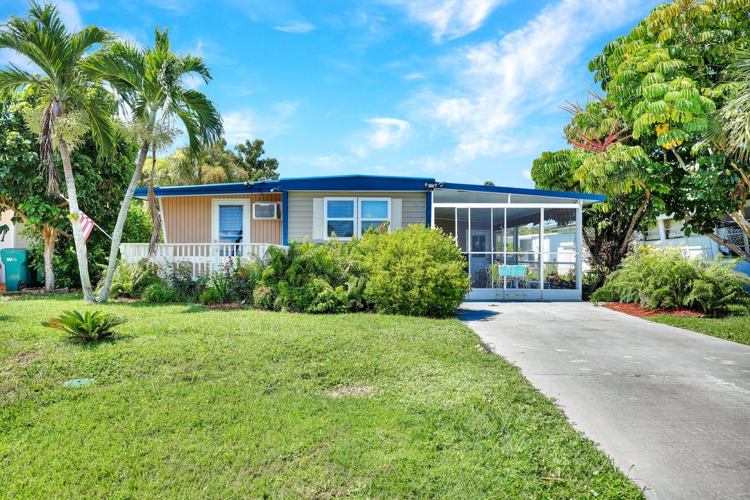 522 Menton Ln, Naples, FL 34112