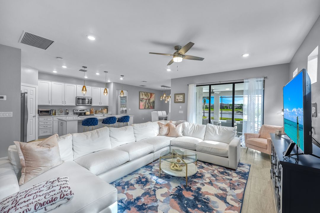 3927 Black Eagle Ln, Fort Myers, FL 33966
