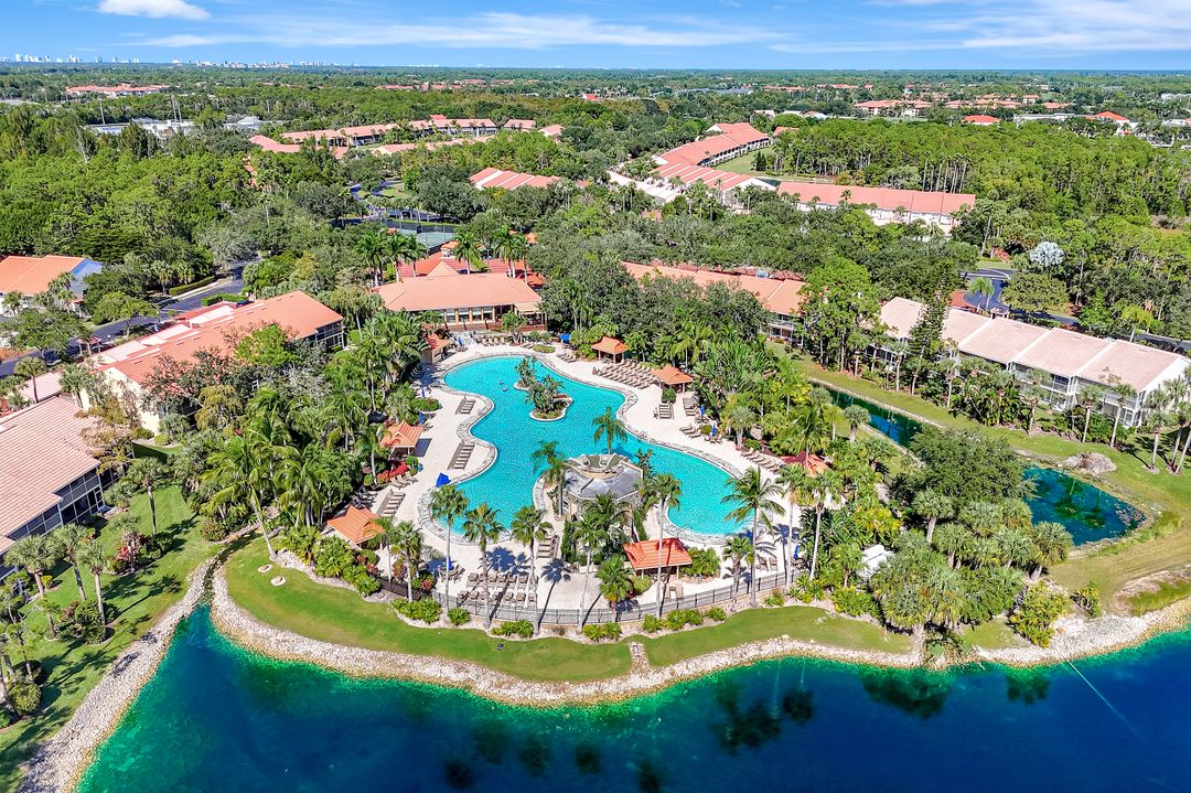 2372 Hidden Lake Dr #08, Naples, FL 34112