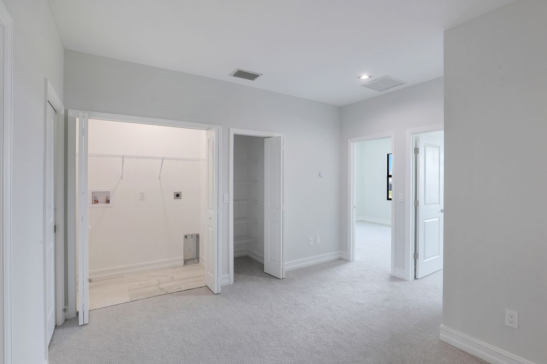 7473 Rockefeller Dr, Naples, FL 34119