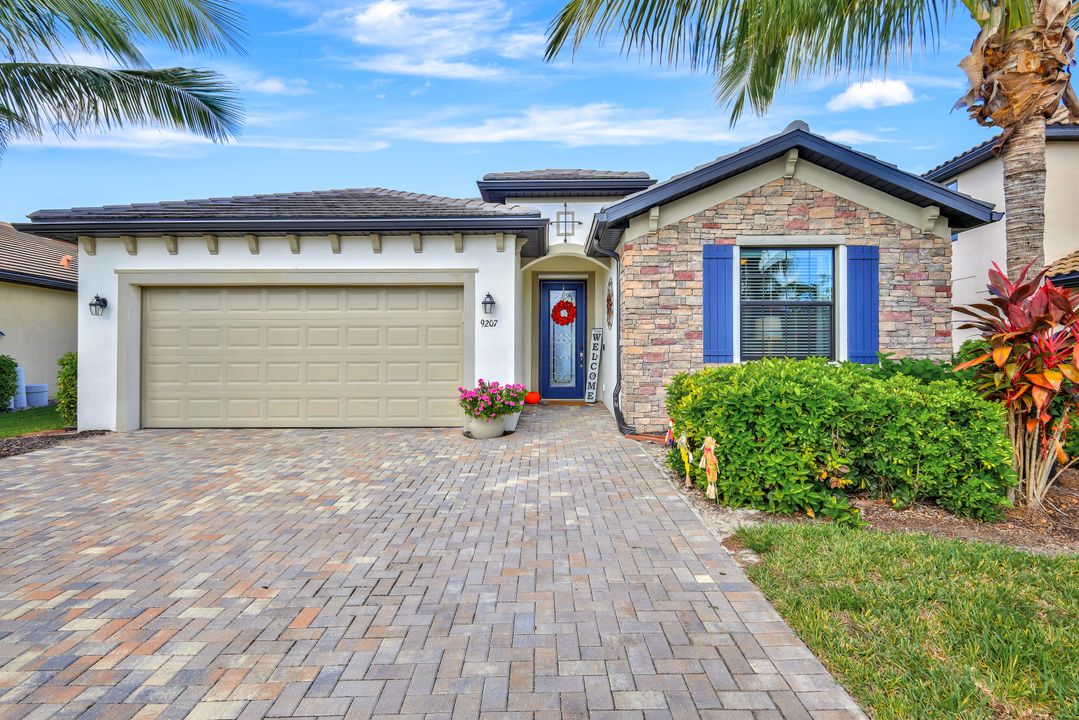 9207 Shadow Oak Ln, Naples, FL 34120