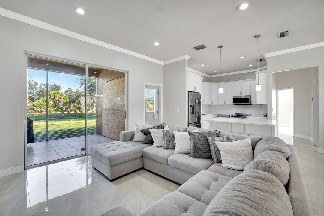 721 Grand Rapids Blvd, Naples, FL 34120