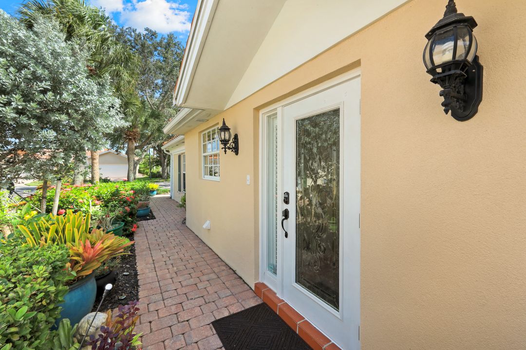 5425 Guadeloupe Way, Naples, FL 34119