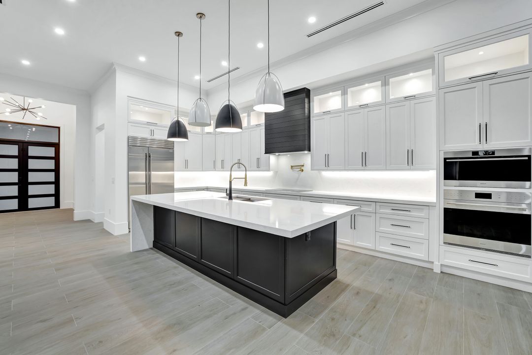 264 13th St NW, Naples, FL 34120