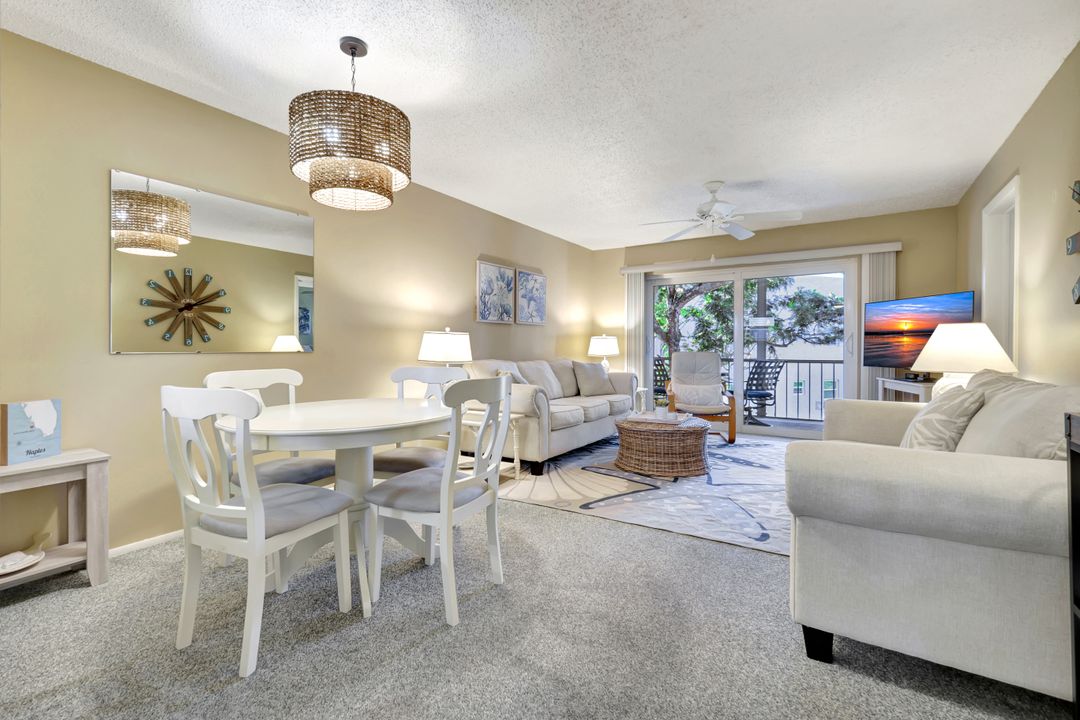 170 Turtle Lake Ct #304, Naples, FL 34105