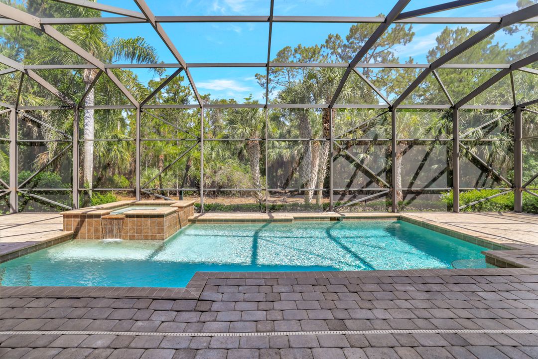 7748 Classics Dr, Naples, FL 34113