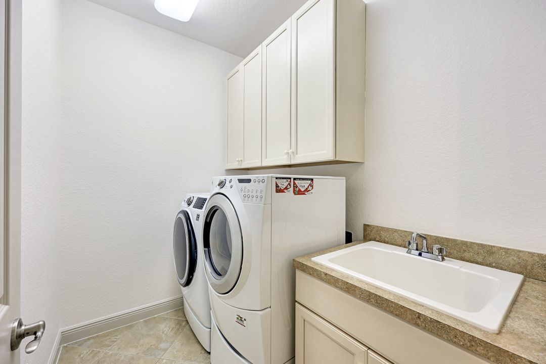 7655 Martino Cir, Naples, FL 34112