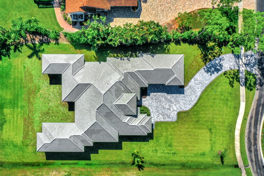 9188 The Ln, Naples, FL 34109