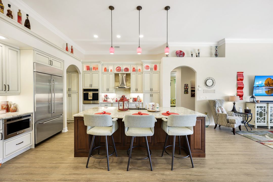 5926 Amberwood Dr, Naples, FL 34110