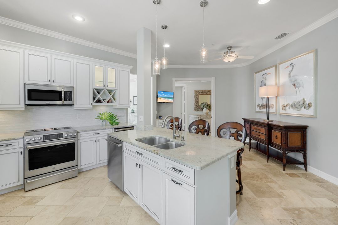 1840 Les Chateaux Blvd #4-201, Naples, FL 34109