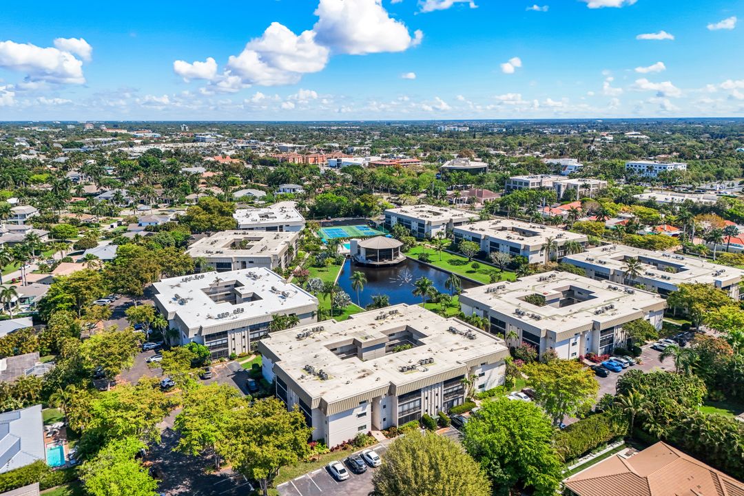 788 Park Shore Dr #E20, Naples, FL 34103