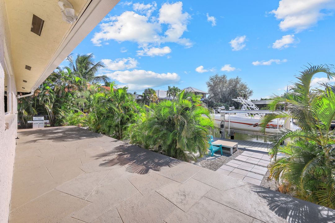 318 Grapewood Ct, Marco Island, FL 34145
