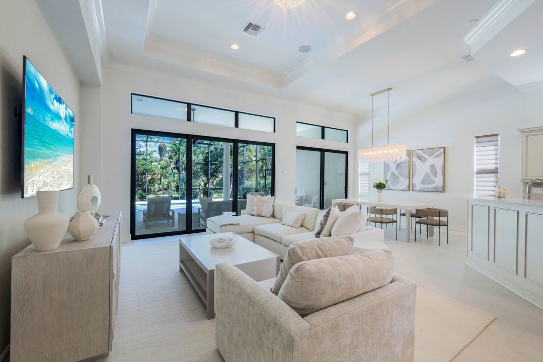 7319 Lantana Cir, Naples, FL 34119