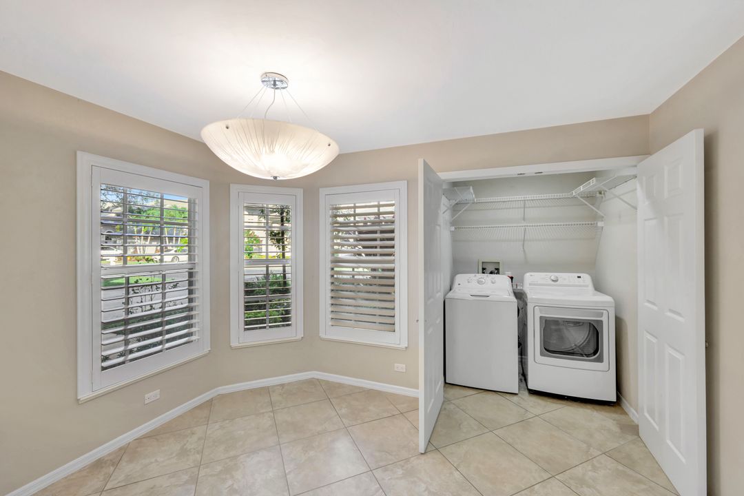 240 Via Perignon, Naples, FL 34119