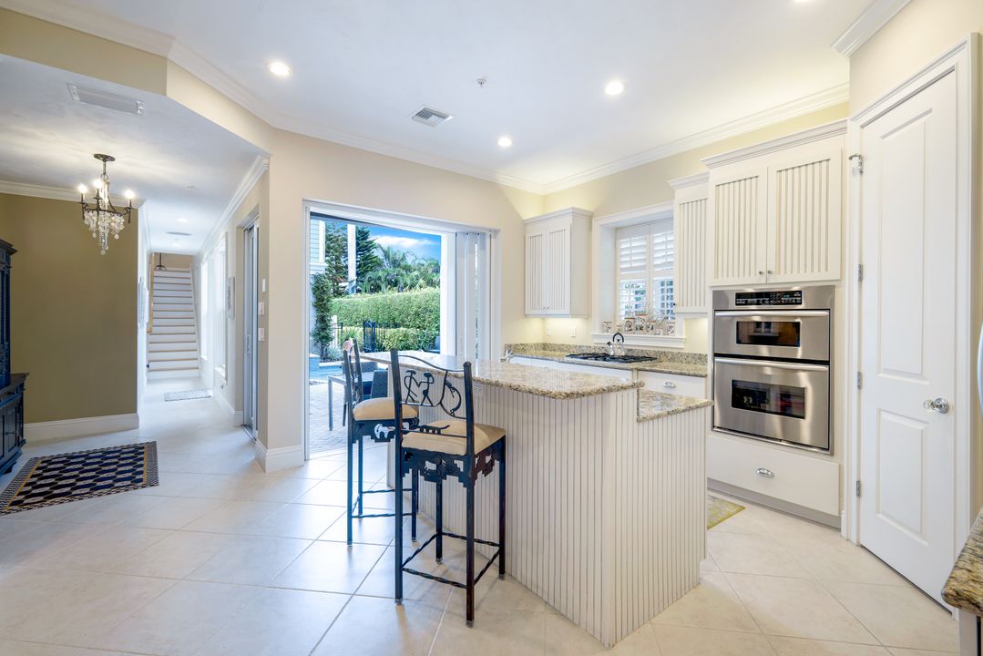 331 3rd Ave S #4, Naples, FL 34102