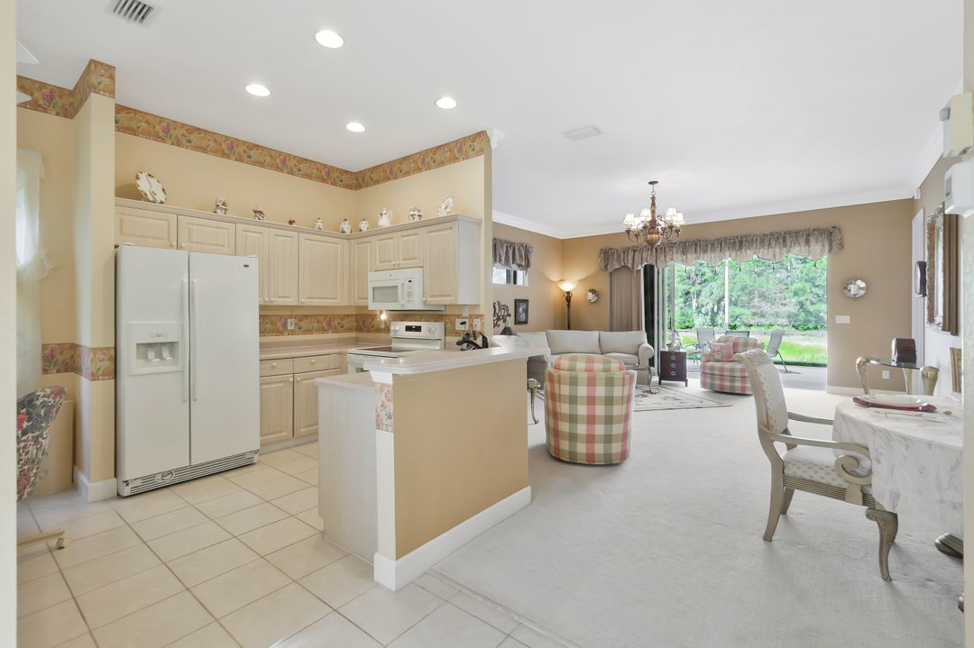 5852 Northridge Dr, Naples, FL 34110