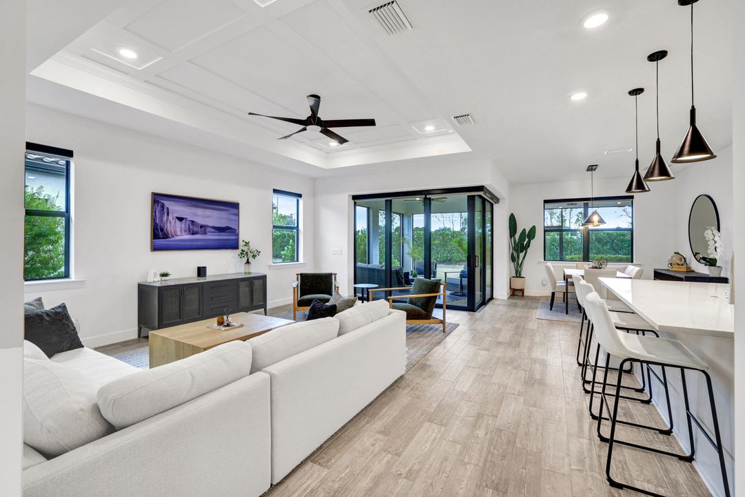 1952 Yellowfin Cir, Naples, FL 34114