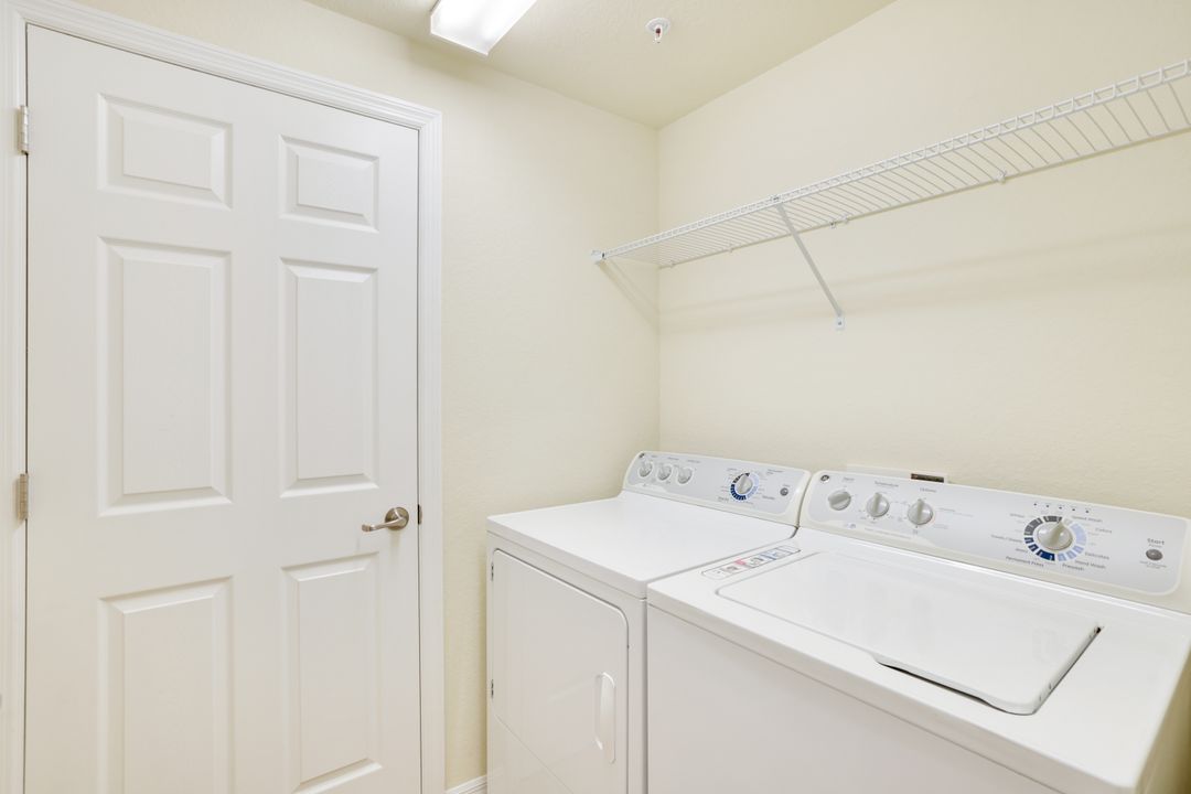 3165 Aviamar Cir #102, Naples, FL 34114