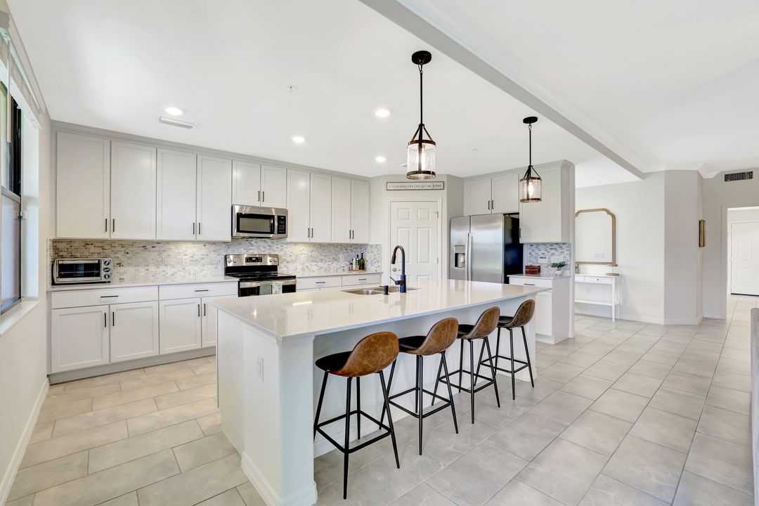 2368 Anguilla Dr #102, Naples, FL 34120