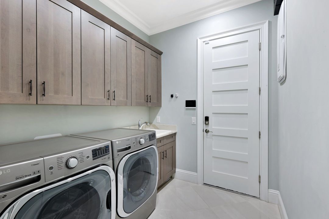 6485 Arriba Ave, Naples, FL 34113