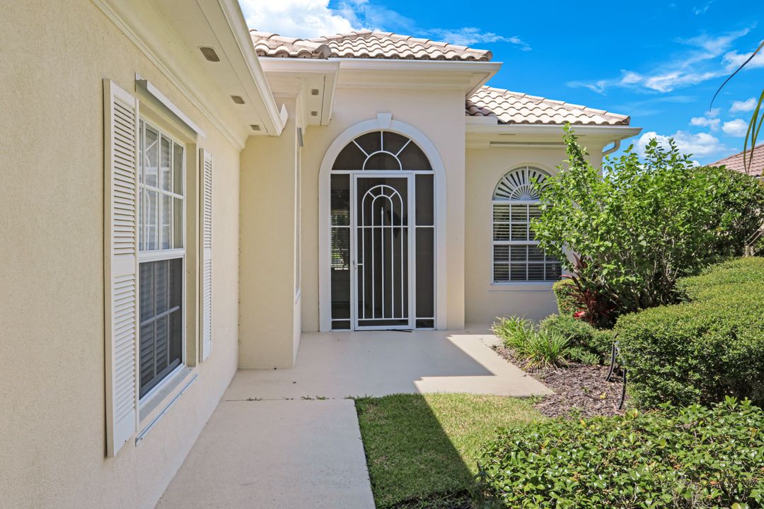 5848 Ferrara Dr, Sarasota, FL 34238