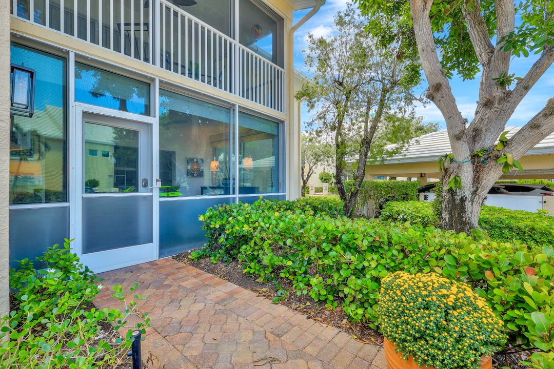 5801 Glencove Dr #502, Naples, FL 34108