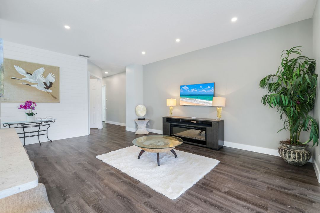 4648 Rio Poco Ct, Naples, FL 34109