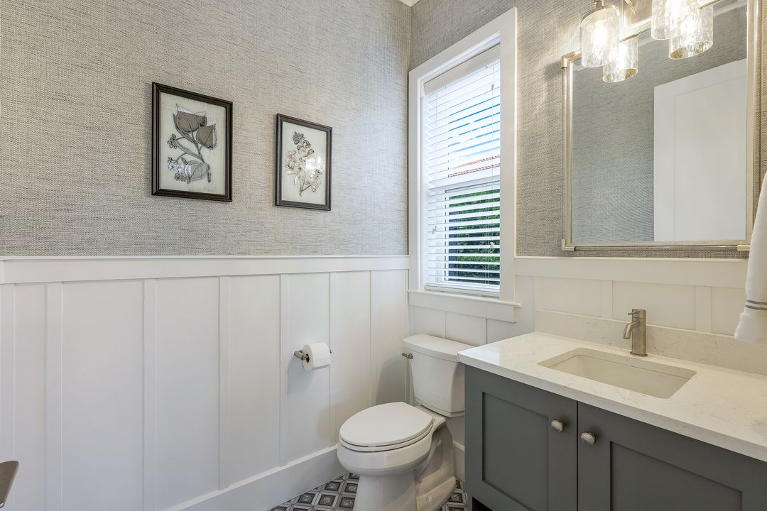 451 Saddlebrook Ln, Naples, FL 34110