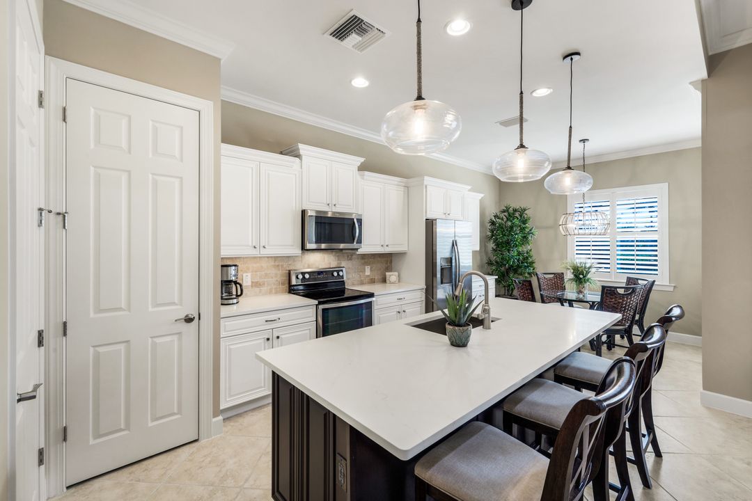 9112 Siesta Bay Dr, Naples, FL 34120