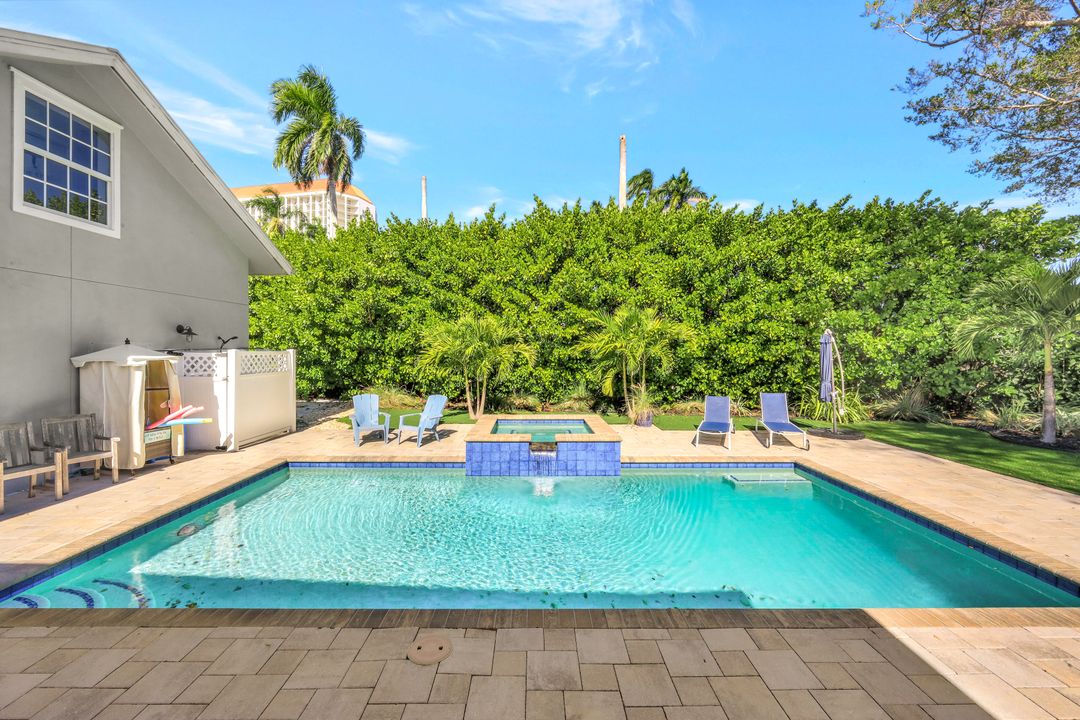 5288 Sand Dollar Ln, Naples, FL 34103