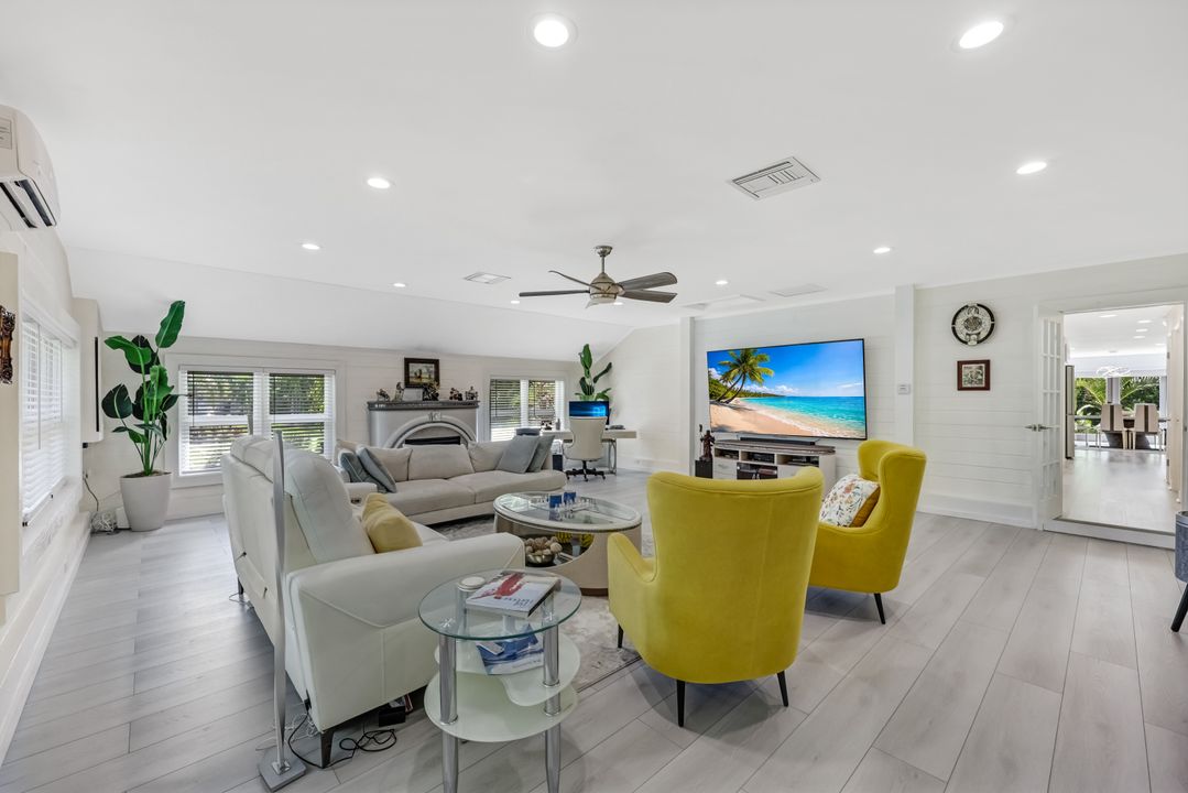 2061 Santa Barbara Blvd, Naples, FL 34116
