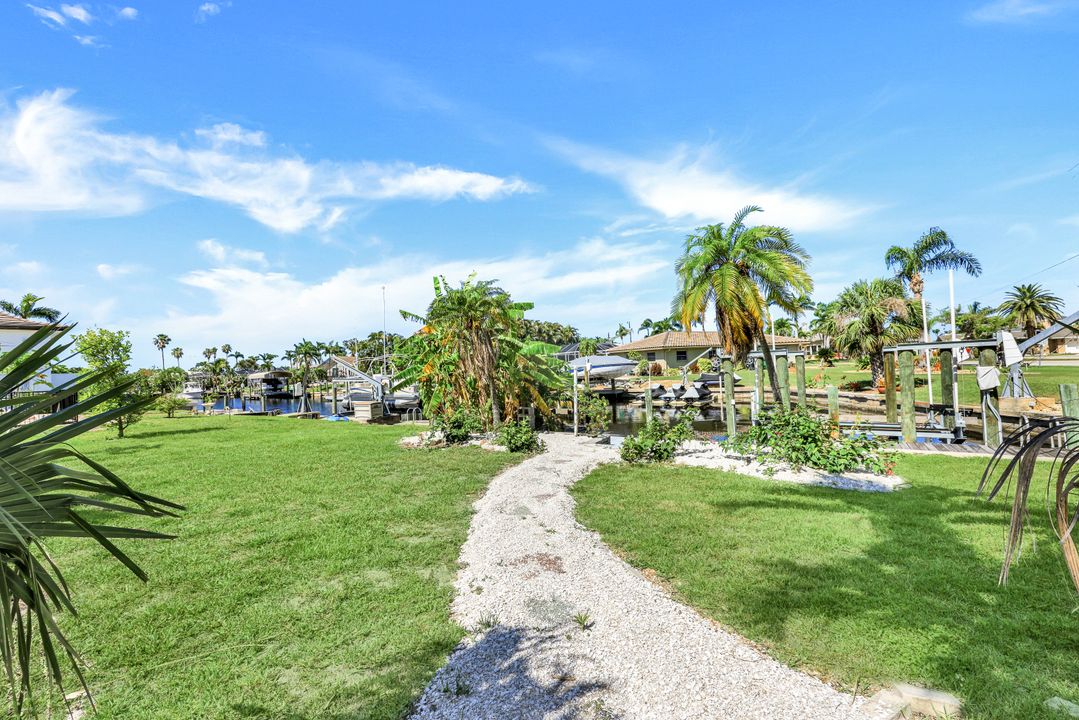 5308 Baypoint Ct, Cape Coral, FL 33904