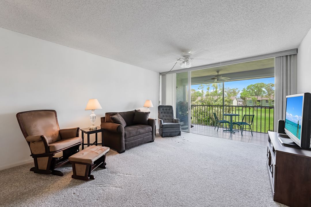 1085 Forest Lakes Dr #8204, Naples, FL 34105