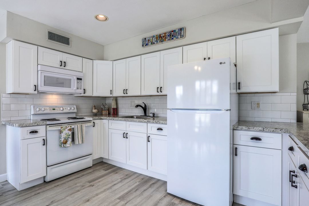 3758 12th St N, Naples, FL 34103