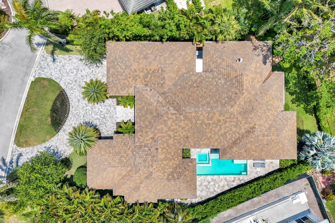 541 Whispering Pine Ct, Naples, FL 34103