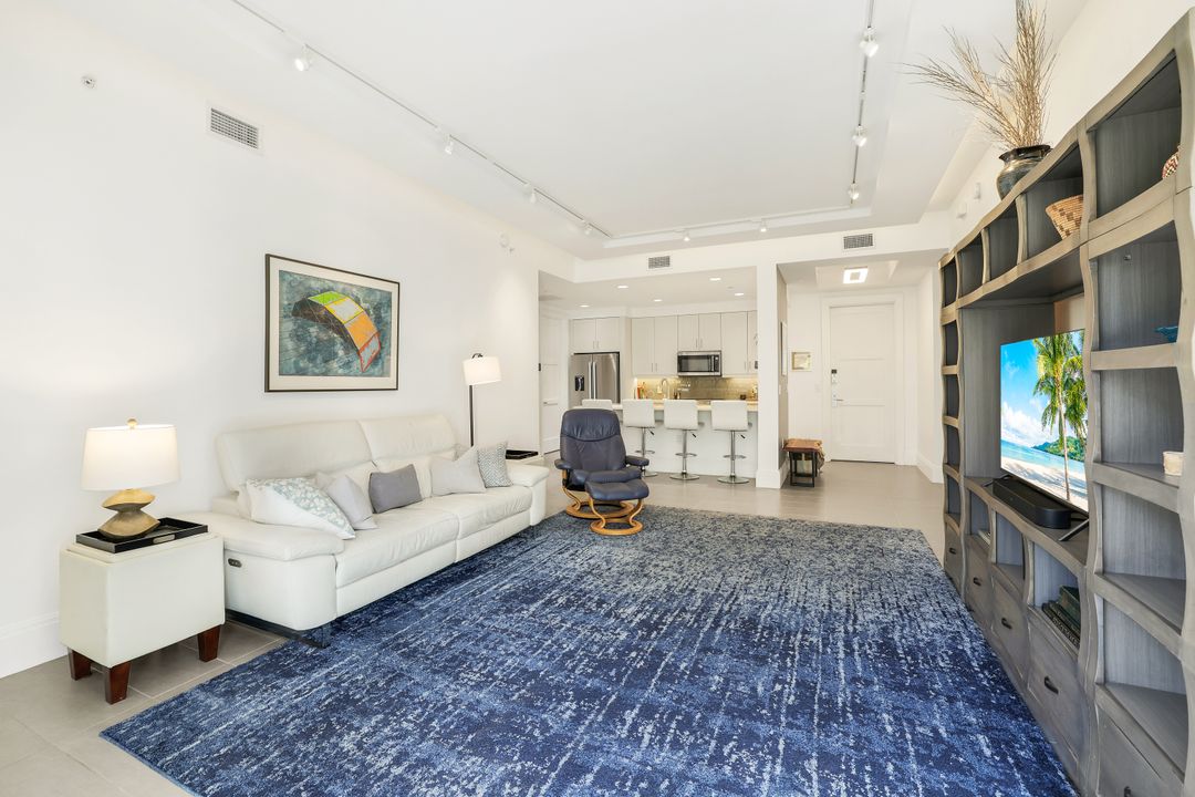 1035 3rd Ave S #215, Naples, FL 34102