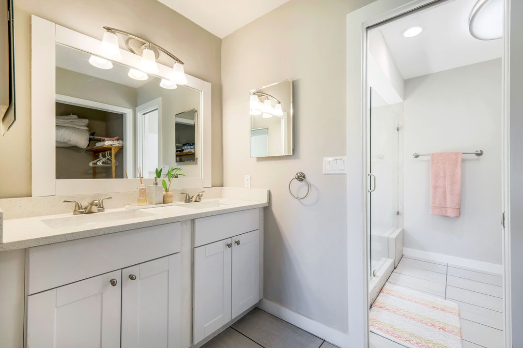 2266 Kings Lake Blvd, Naples, FL 34112