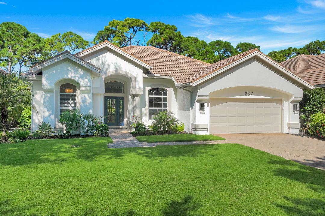 237 Charleston Ct, Naples, FL 34110