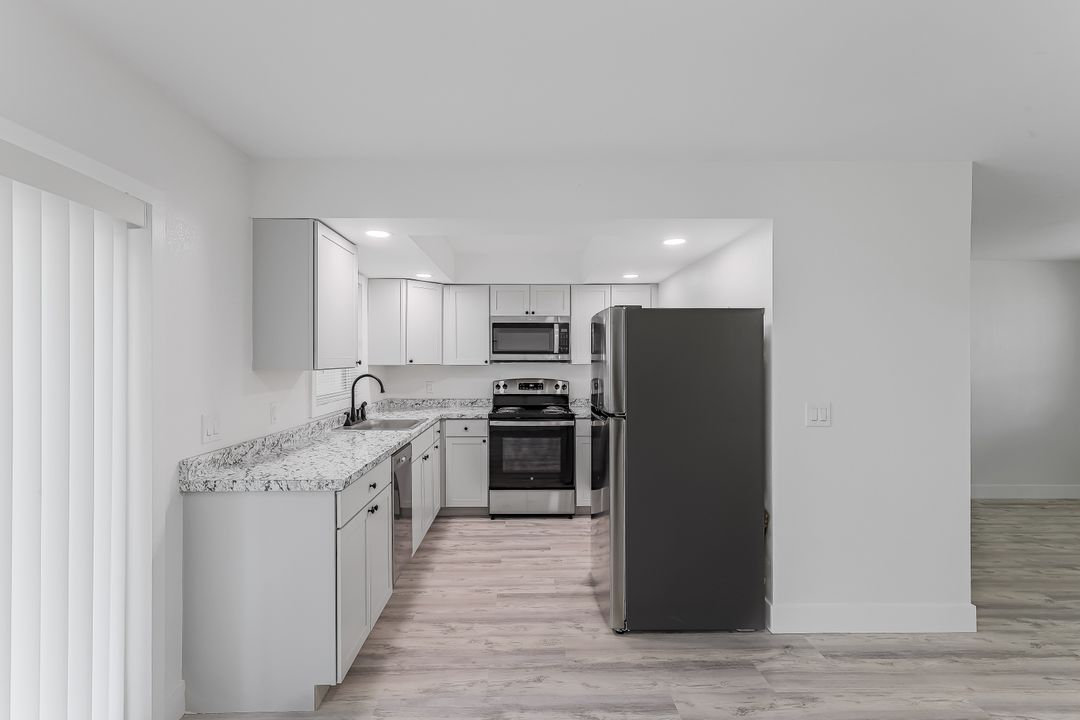 4906 York St, Cape Coral, FL 33904