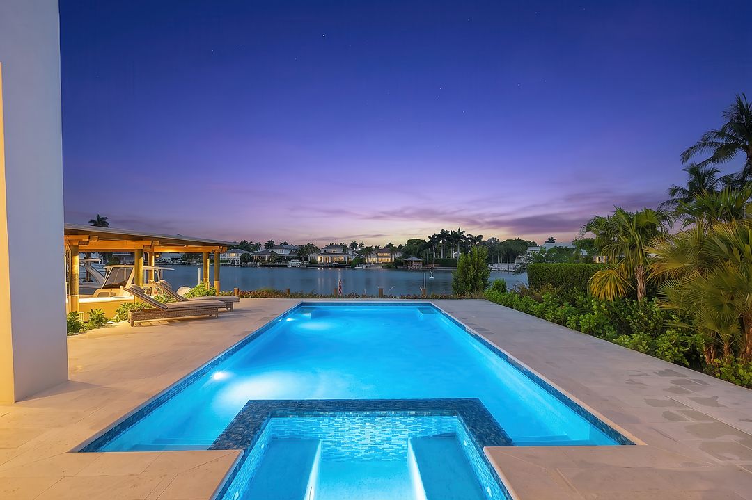 380 18th Ave S, Naples, FL 34102