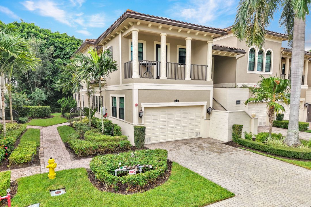 2534 Windward Ct #15-101, Naples, FL 34112